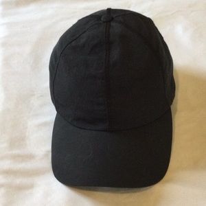Lululemon black hat.Never worn.